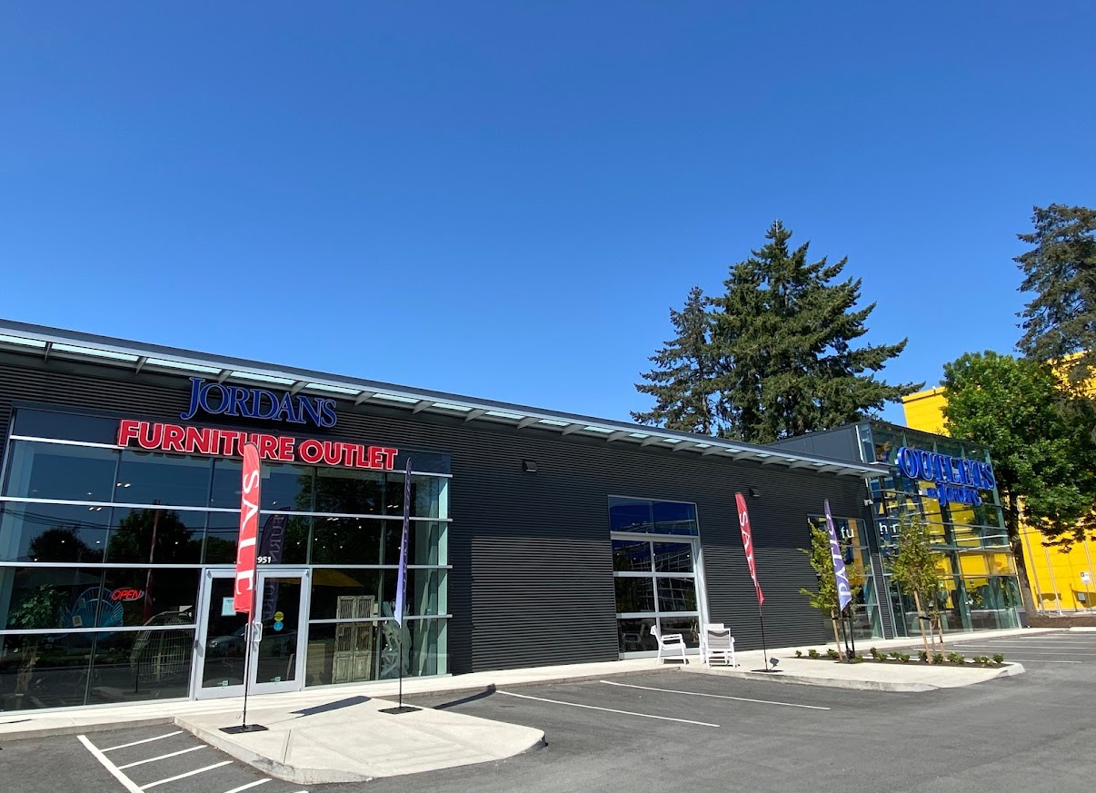 FURNITURE OUTLET